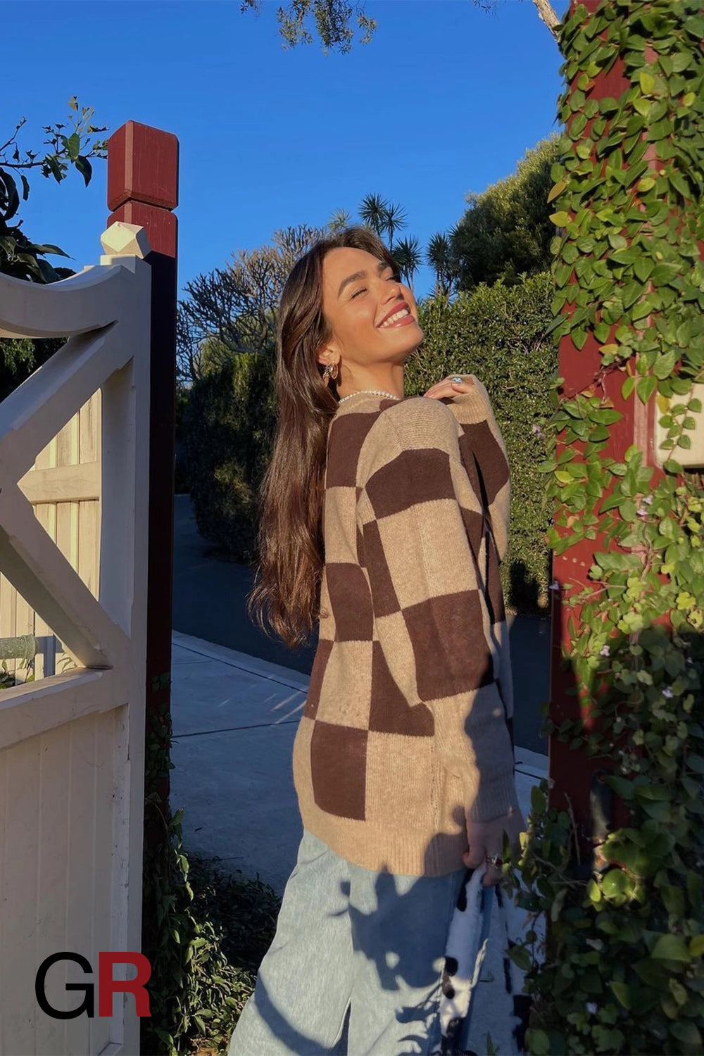 Chic Checkerboard Round Neck Sweater - GlamoROZ