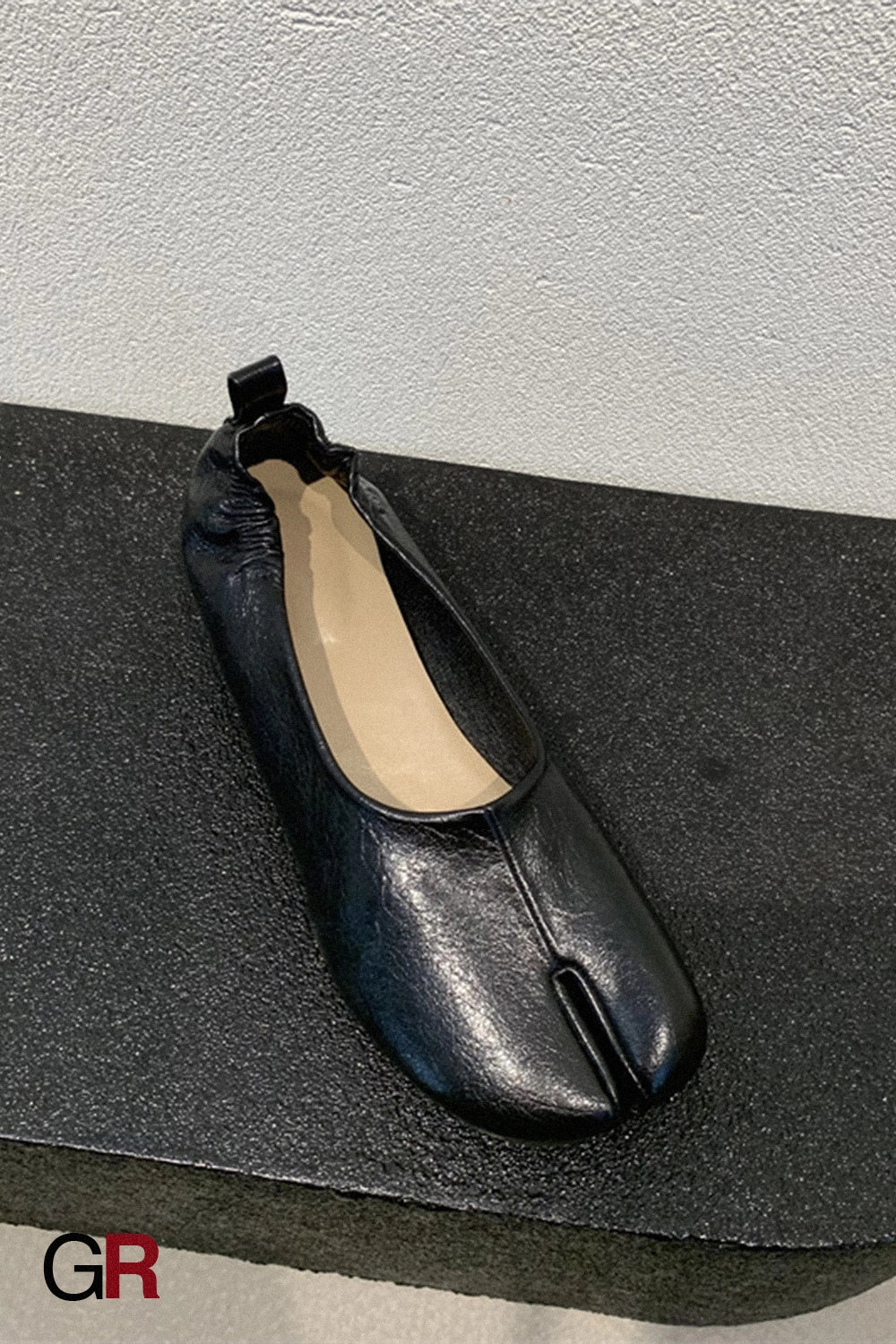 Women's Simple Split Toe Horseshoe Peas Chunky Heel Pumps