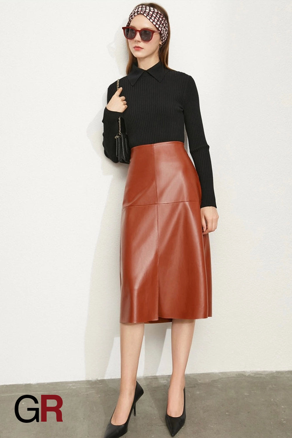 Luxe Retro Cashmere Black Pullover Sweater - GlamoROZ